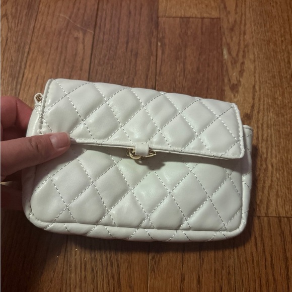 Cute small white purse - Picture 1 of 2